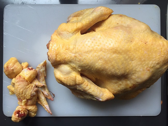 limpiar el pollo para la receta de pollo asado